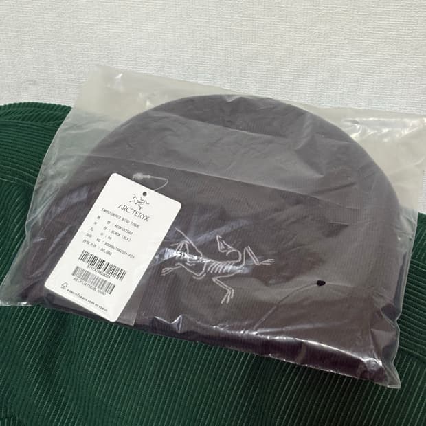 아크테릭스 엠브로이더드 버드 토크