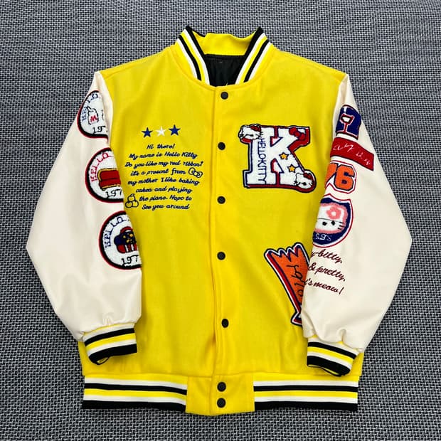 빈티지 헬로키티 바시티