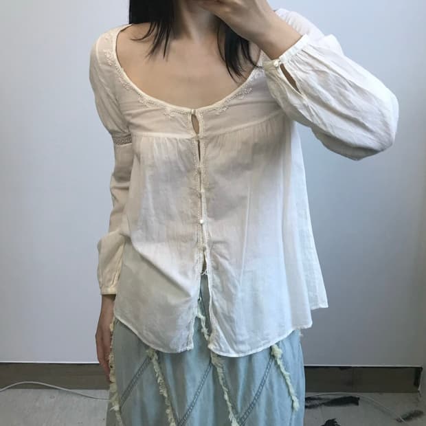 빈티지 자수 블라우스