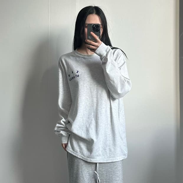 아이앱 스튜디오 라이트그레이 롱슬리브 긴팔티