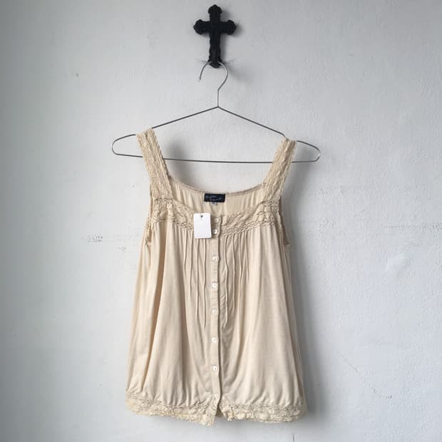 Crochet trimming sleeveless