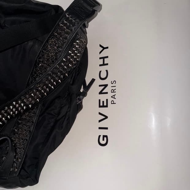 [os] 지방시 스터드백팩 10fw 