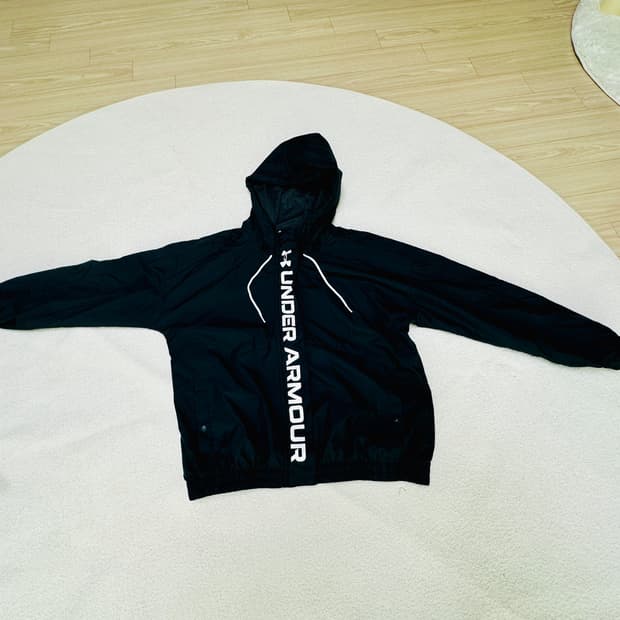 언더아머 바람막이