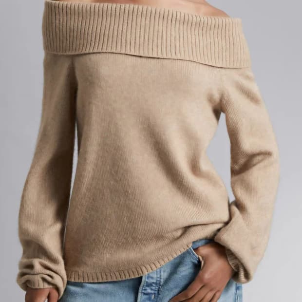 앤아더스토리즈 오프숄더니트/럭키마르쉐 스커트새상품