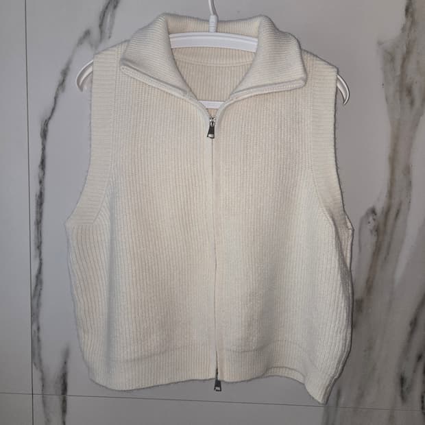 재봉틀로 직접 만든 핸드메이드 니트입니다:)