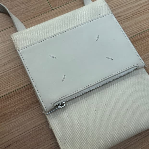 메종 마르지엘라 스티치 믹스 랜야드 미니 크로스백 