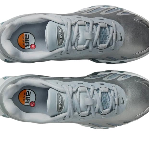 나이키 에어맥스 Dn8 울프 그레이 메탈릭 실버