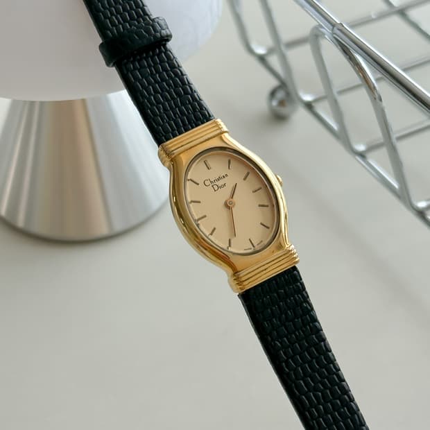 디올 오벌 라운드 시계