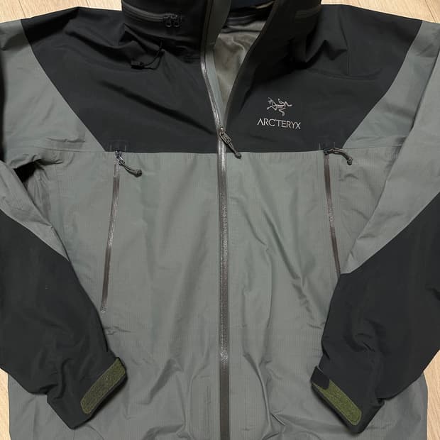 아크테릭스 고어텍스 바람막이 105