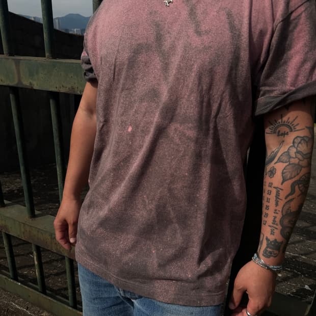 HAND-FADED DARK GREY / PINK TONE T-SHIRT
