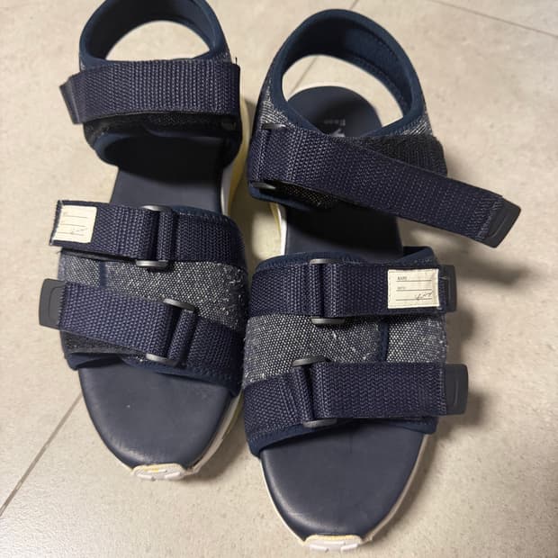 Tomo & Co NAME. 콜라보 샌들