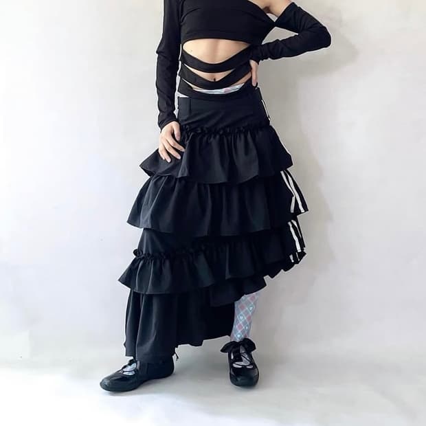 faye 파예 스트라이프 티어드 프릴 스커트 블랙