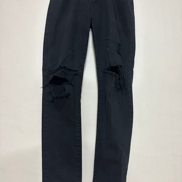 Vintage distressed black skinny jean