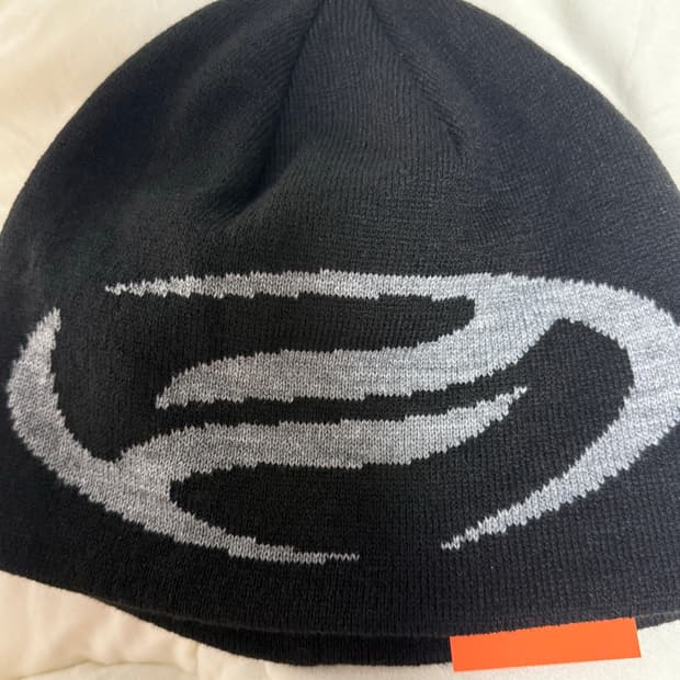 프리마리오 빅 로고 자카드 비니