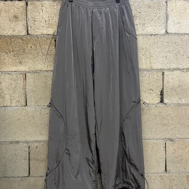 쿠어 커브드 파이핑 드로스트링 트랙 팬츠