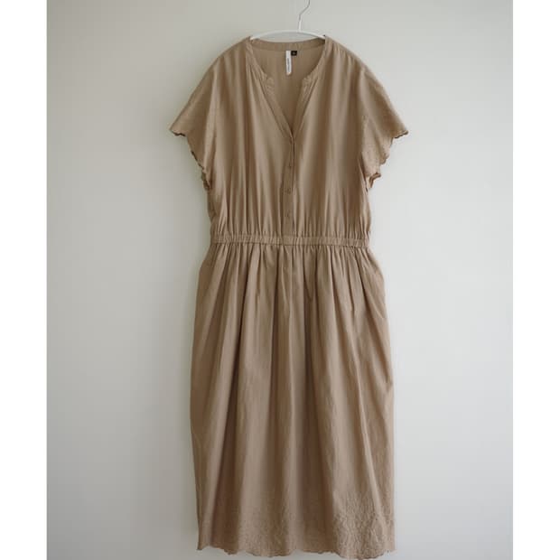 Vanilla studio 연브라운 자수 셔링 롱 원피스