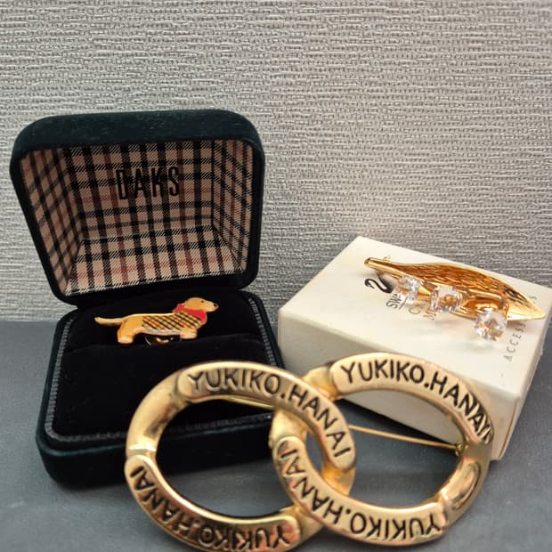 닥스 & 스와브스키 브로치 앤 목걸이 일괄판매