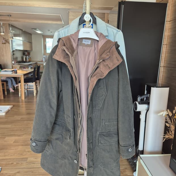 시리즈 구스다운 내피 야상 스타일 패딩 코트 100