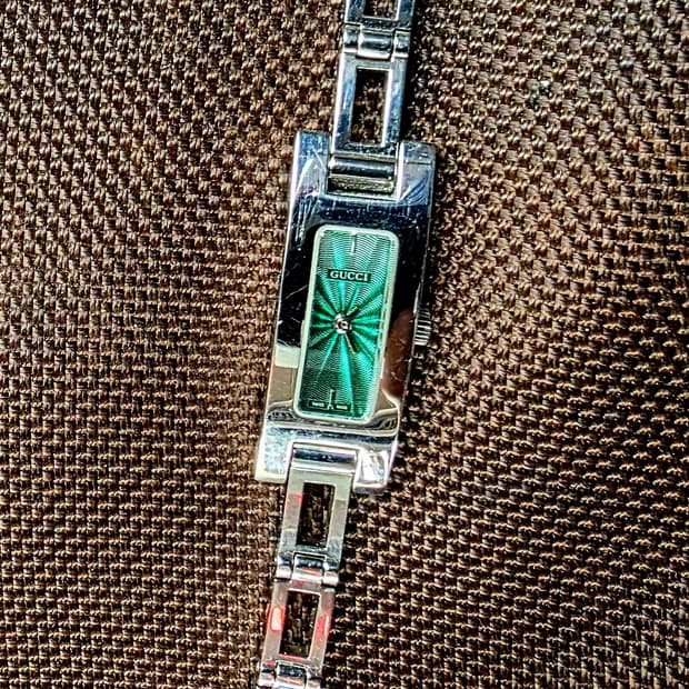 구찌(Gucci)의 빈티지 3900L 여성용 쿼츠 메탈 시계팝니다.
