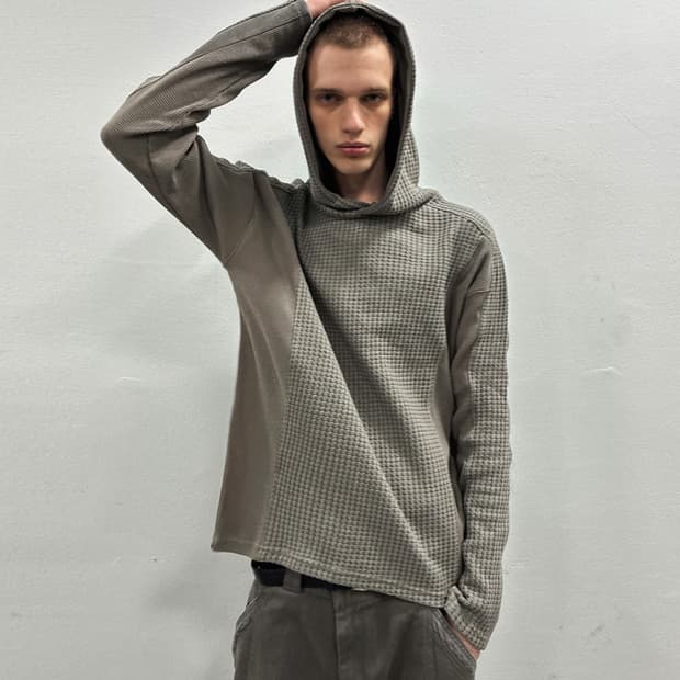 이그노타 CORE:13 PANELED HOODIE DEEP BEIGE