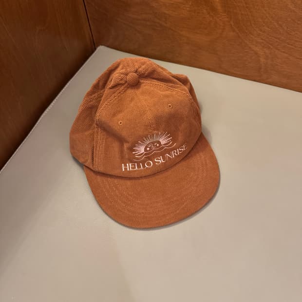 헬로산라이즈 모자