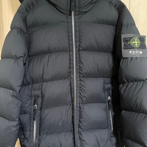 23FW 스톤아일랜드 심리스 터널 패딩 L