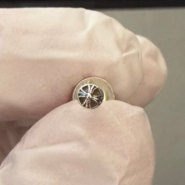 (맨아코) 크롬하츠 미니 크로스볼 스터드 귀걸이 이어링 4mm 신세계본점