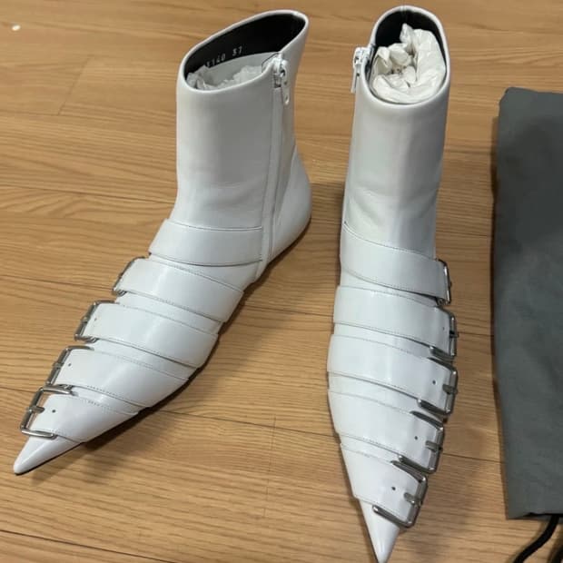 새상품 발렌시아가 버클 부츠 37