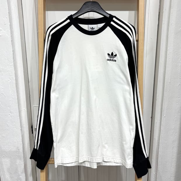 아디다스 슬리브 긴팔티