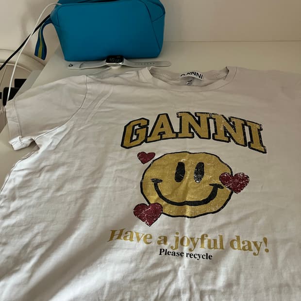 GANNI 스마일 반팔티 팝니다