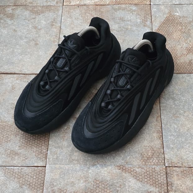 (230)아디다스 오젤리아 트리플 블랙