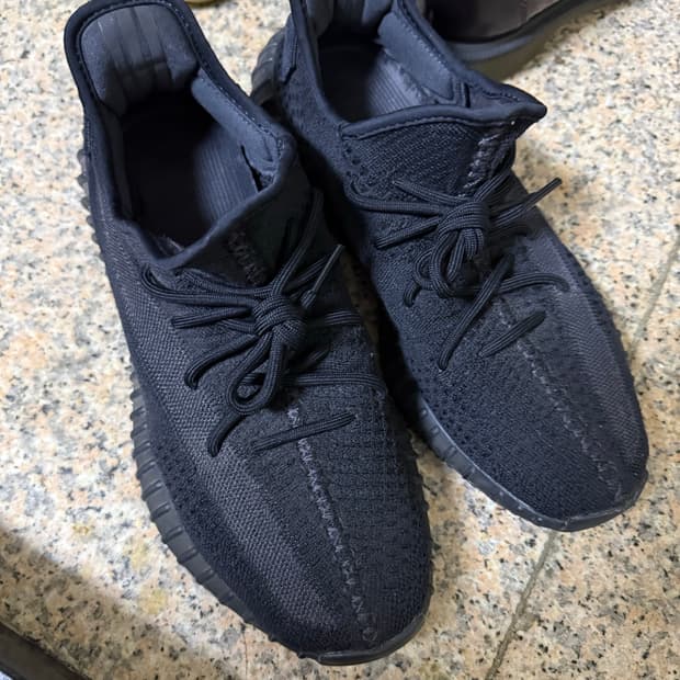 아디다스 이지부스트 350V2