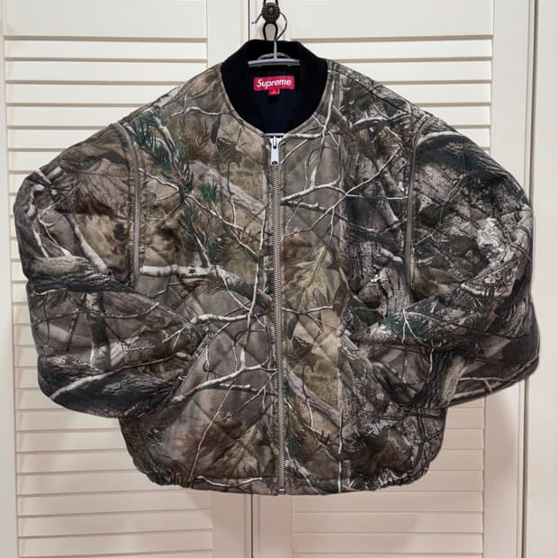[S급] 슈프림 퀼티드 봄버 자켓 리얼트리 AP 카모 25FW