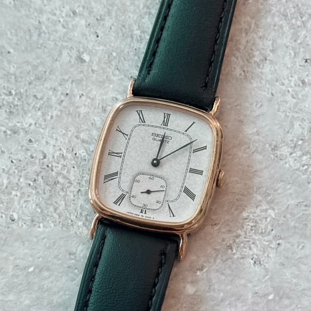 Seiko 세이코 쿼츠 스몰세컨드 로만 인덱스 탱크