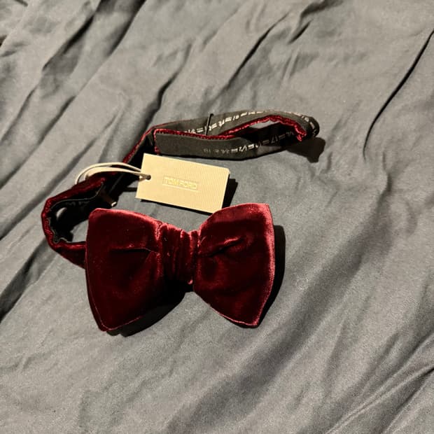 새상품) 톰포드 벨벳 와인 보타이 판매 합니다.
