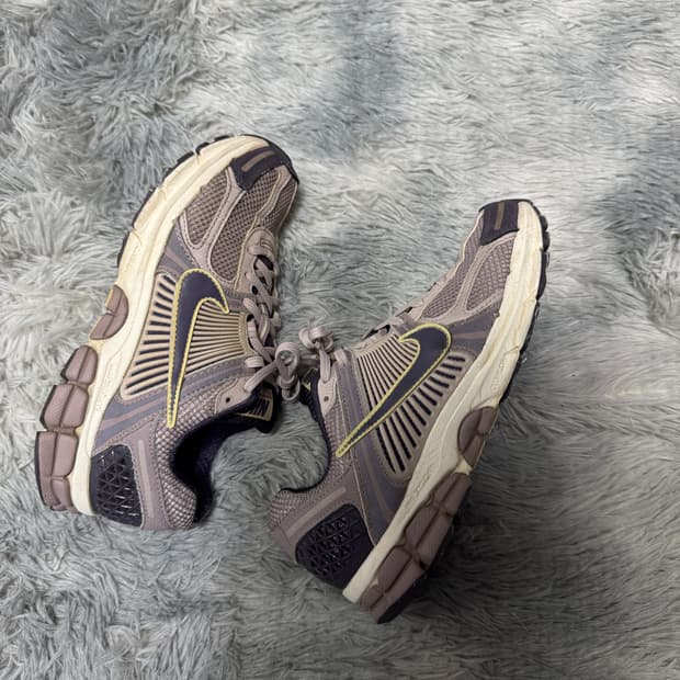 나이키 줌보메로5 바이올렛240mm