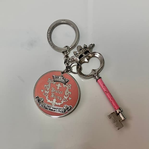 Juicy Couture 키링 참 희귀템 베이비핑크 에나멜