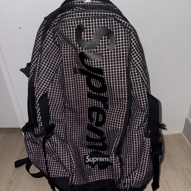 슈프림 백팩 블랙 - 24SS