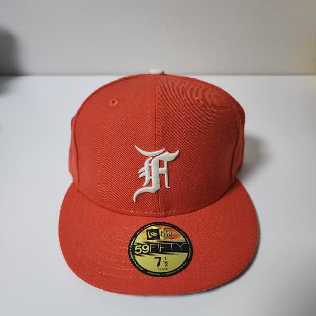 뉴에라 피어오브갓 에센셜 오렌지 캡 712