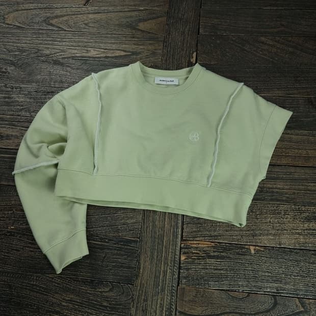 [앤더슨벨] 오버핏 크롭 언발란스 슬리브 맨투맨 M18842