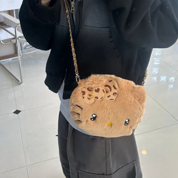 HELLO KITTY FUR SHOULDER BAG 헬로 키티 털 숄더백