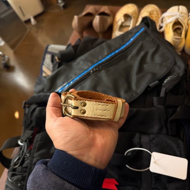 캐피탈 에스닉 음각 가죽 벨트