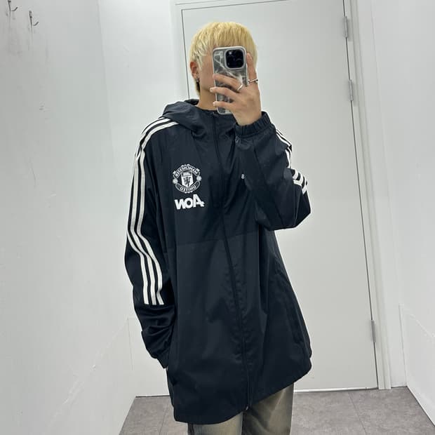 Adidas Manchester United training wind 