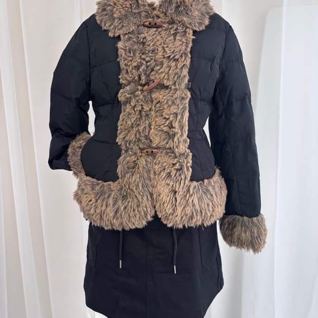 L'est Rose 버키 퍼 배색 토글 패딩