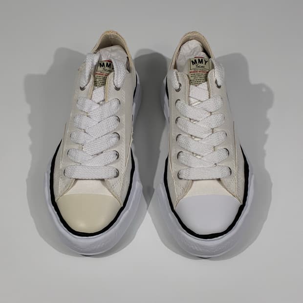메종 미하라 야스히로 피터슨 OG 솔 캔버스 로우 스니커즈 화이트