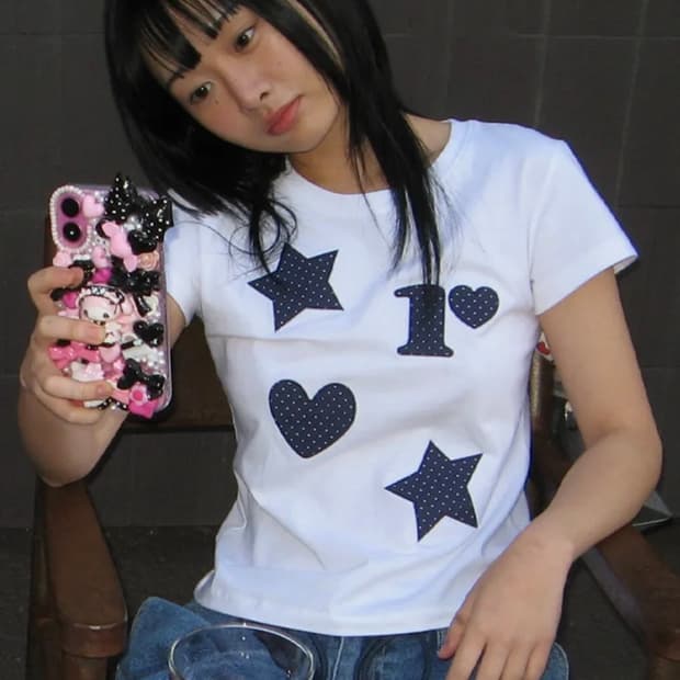 론론 FIGURE SHAPE APPLIQUE T SHIRT