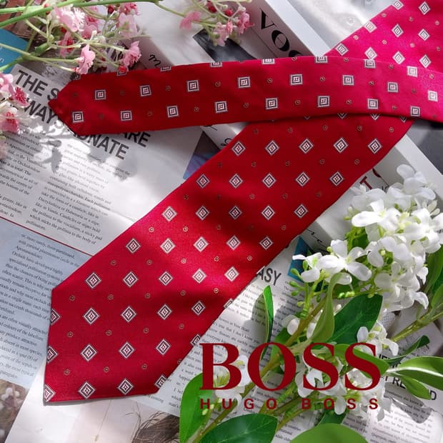 휴고보스 실크 레드 기하 패턴 넥타이 8.8cm A+등급 K2384

