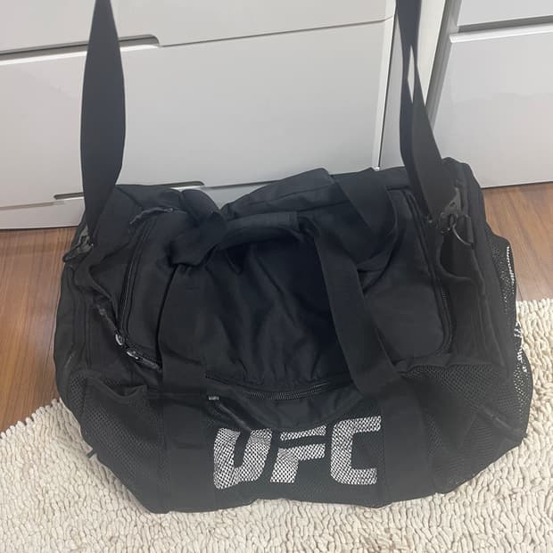 UFC  리복 선수지급용 한정판 더플백 새상품급 ( 초레어템 급처)🔥