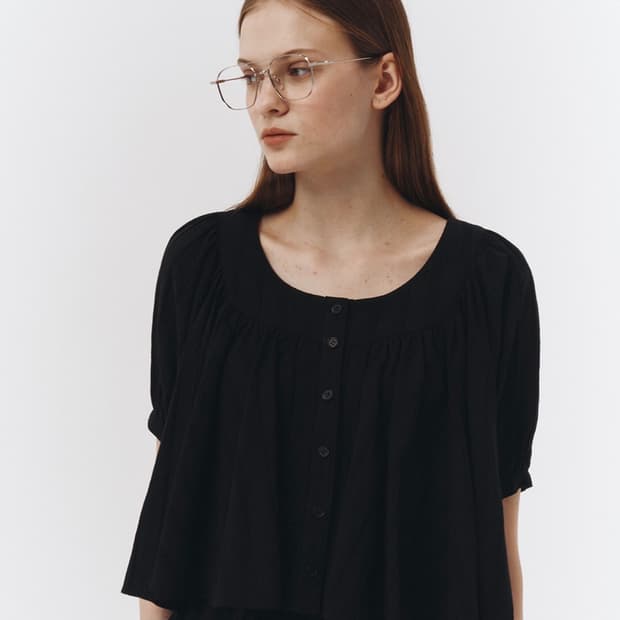 던스트 블랙 블라우스 SHIRRING VOLUME BLOUSE BLACK