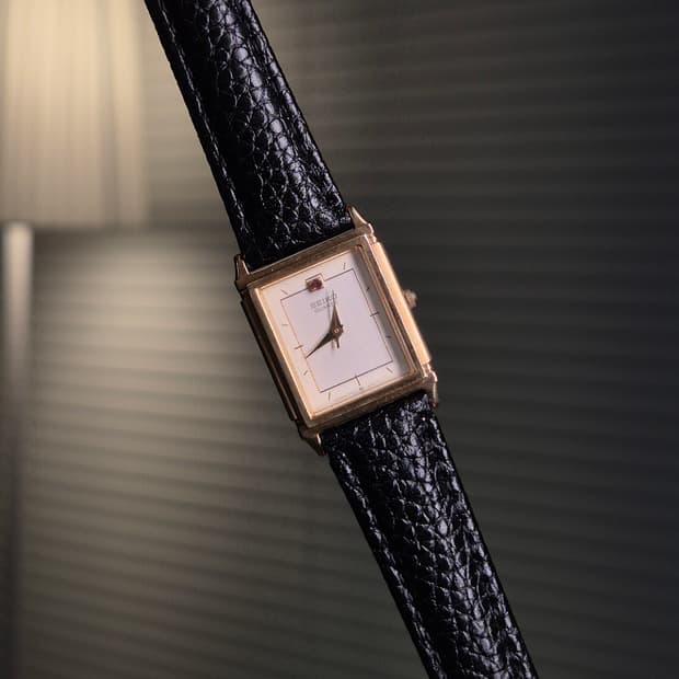 80's Vintage Seiko Gold Tank Quartz